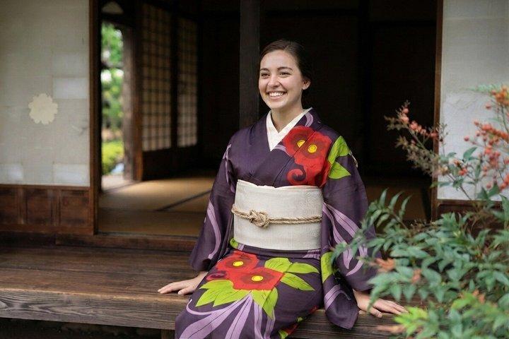 忍者と鬼殺隊が桜の古い侍の邸宅を探索する