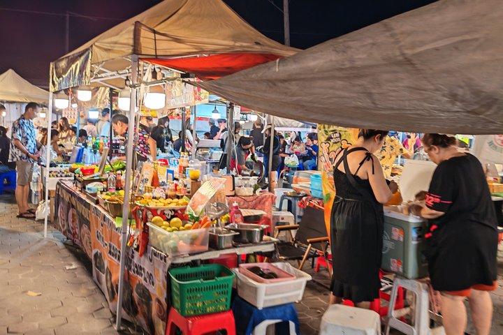 少人数グループで楽しむトゥクトゥク屋台ストリートフード＆ナイトマーケットツアー、チェンマイ