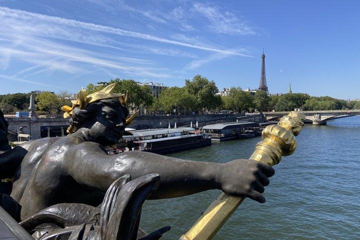 ロンドンからのパリ日帰り旅行：ガイド付き＆3コースセーヌ川ランチクルーズ