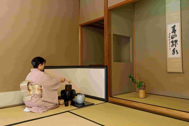 宇治ウォーキングツアー：平等院と茶道体験（京都から）