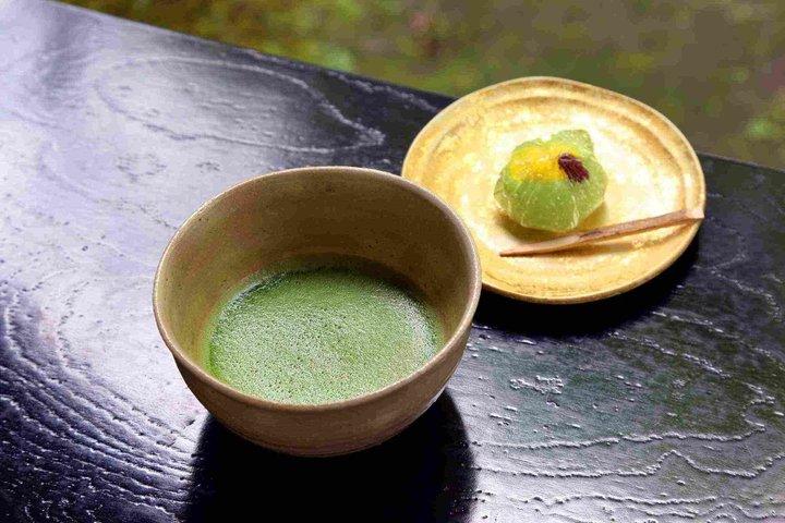 宇治ウォーキングツアー:平等院と茶道体験(京都から)