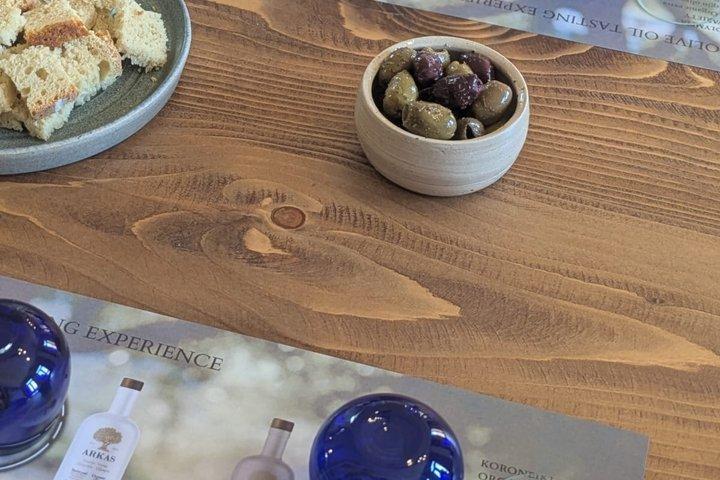 ギリシャの風味を味わうスピリッツとコーヒーとオリーブオイル