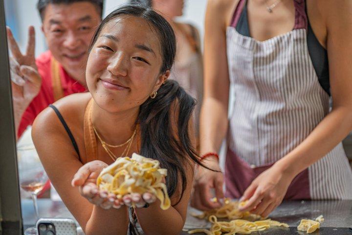 シェフと調理し、ウンリワインでサン・アンブロージョ市場をショッピング