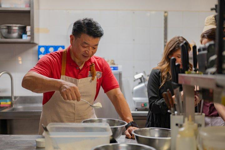 シェフと調理し、ウンリワインでサン・アンブロージョ市場をショッピング