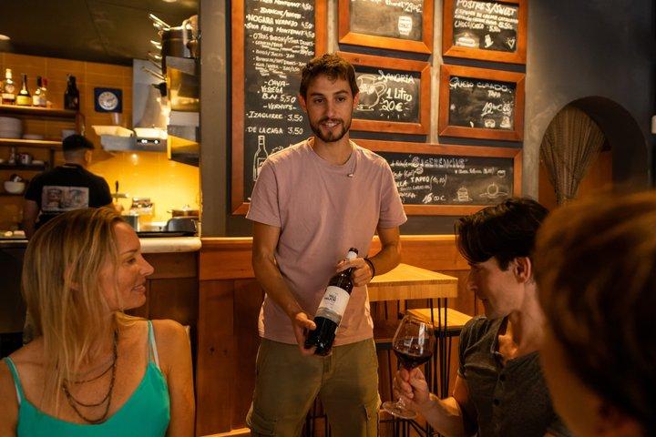 Barcelona Gothic Quarter Small-Group VIP Tapas and Wine Tour