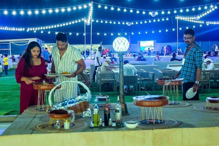ランドクルーザーでのドバイVIP砂漠サファリとBBQビュッフェディナー