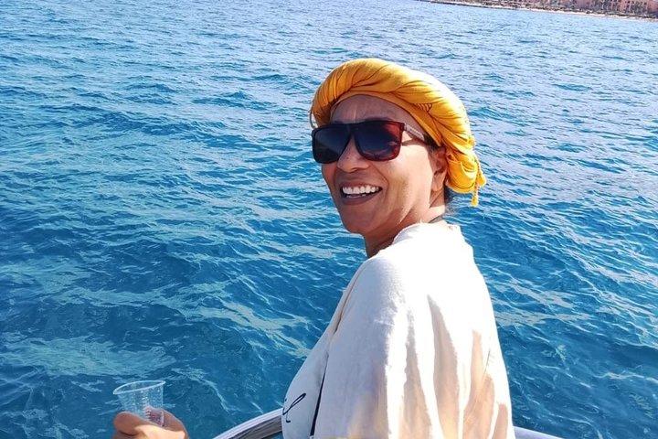 カイロまたはギザのホテルから紅海アインエルソクナビーチへの日帰り旅行