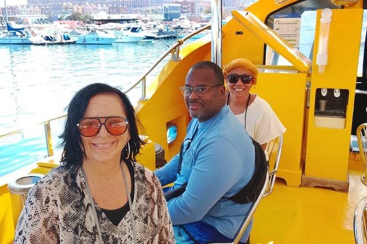 カイロまたはギザのホテルから紅海アインエルソクナビーチへの日帰り旅行