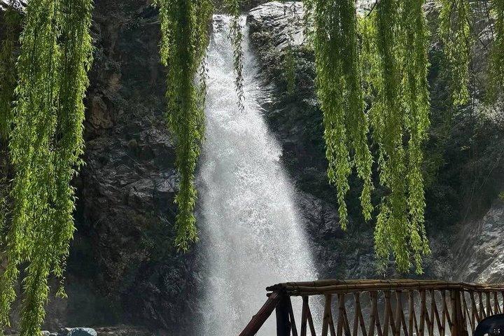 Marrakech: Atlas Mountains, Waterfalls, Hike & Lunch –Small Group