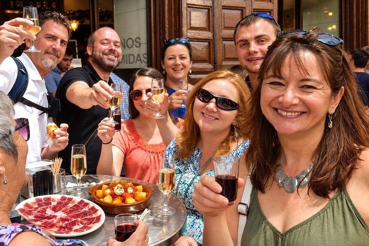 Tour de Tapas em Madri - 16 + degustações, vinho espanhol e bares locais