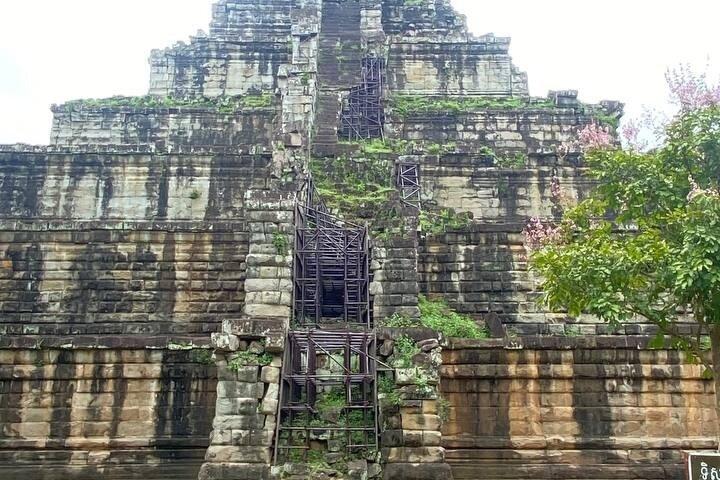 シェムリアップ：ベン・メレア、コ・ケ寺院＆クレン滝ツアー