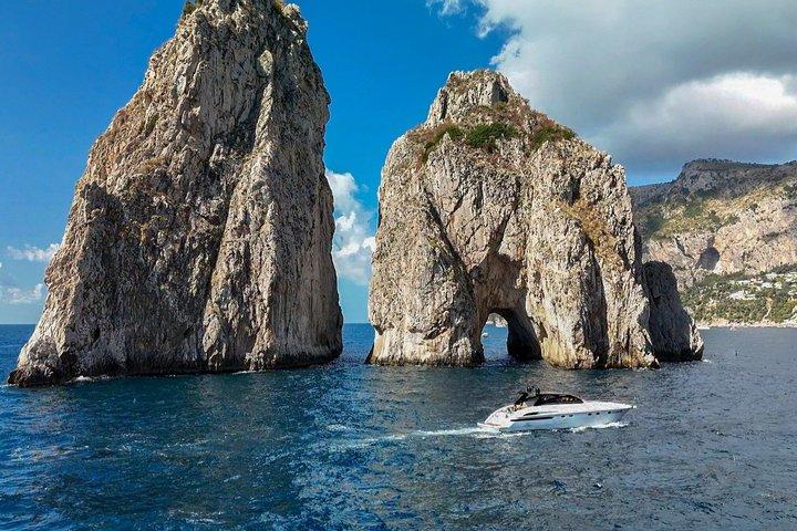 2日間の特別ミニクルーズ： カプリ島とアマルフィ海岸