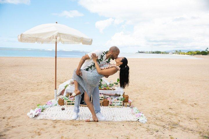 Privat luksus strandpiknik nær Waikiki – solnedgang og forlovelser