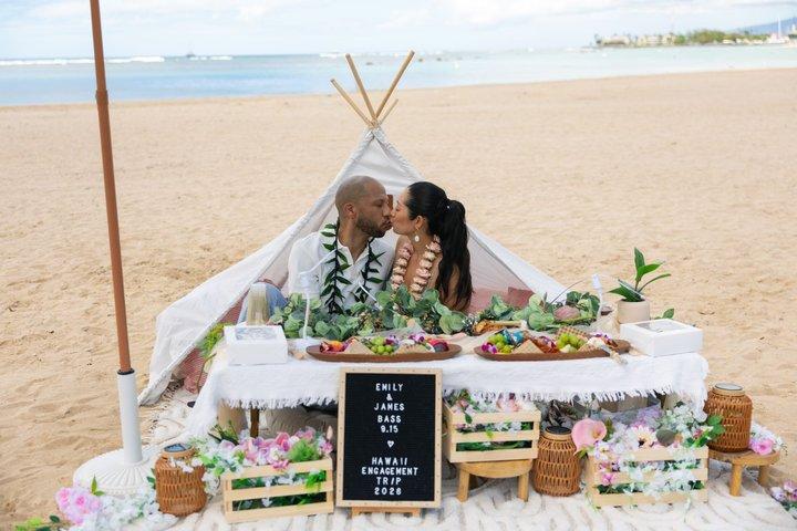 Privat luksus strandpiknik nær Waikiki – solnedgang og forlovelser