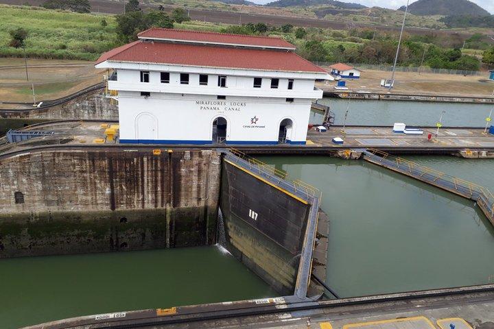 Pouso Privado Canal do Panamá e Tour pela Cidade