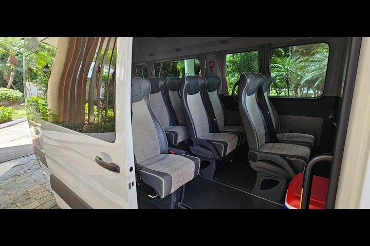 グループ向けのRiu Playa Blancaホテルへのシャトルバス