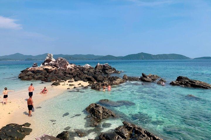 マヤベイとシュノーケリング付きのピピ島スピードボート日帰り旅行