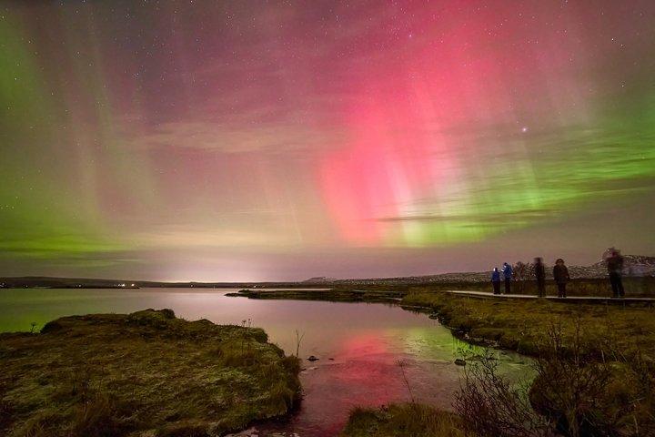 Avventura di mezzanotte aurora boreale in piccolo gruppo da Reykjavík