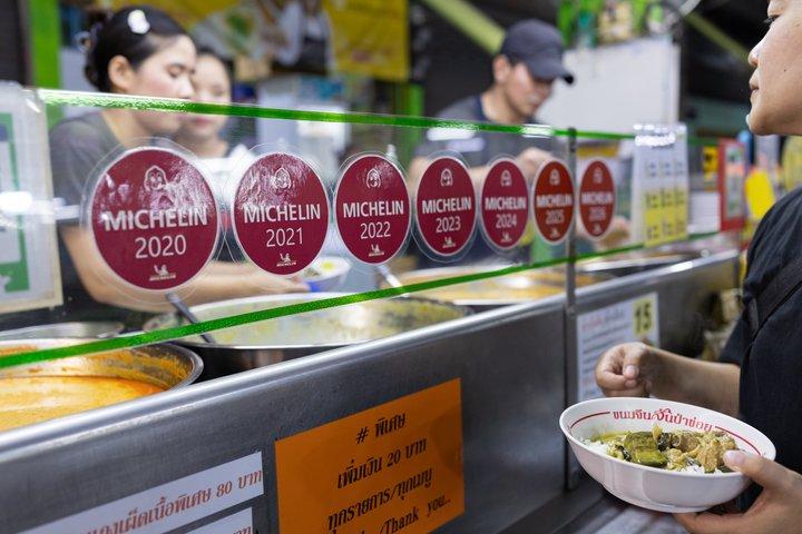 チェンマイの壁を越える夕食ツアー