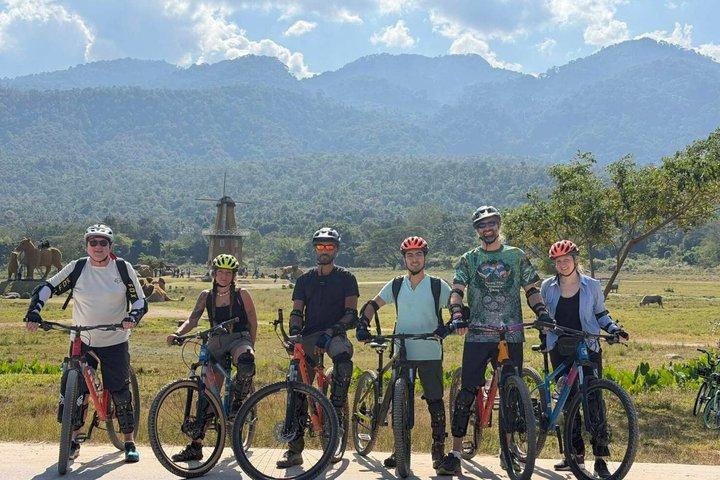 No.1 チェンマイ : Epic Doi Suthep Downhill MTB Adventure