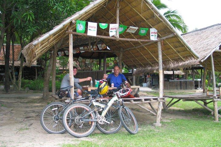 No.1 チェンマイ : Epic Doi Suthep Downhill MTB Adventure