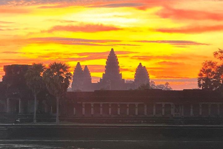 Sonnenaufgang VIP Angkor Tour mit Vintage Jeep