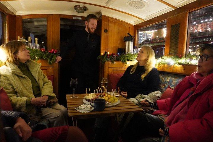 Amsterdam Lichtfestival Kanalrundfahrt auf einem historischen beheizten Boot