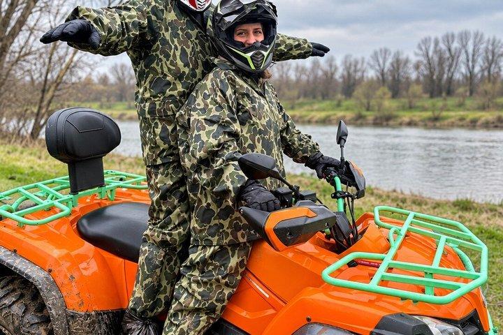 ブカレスト近郊の半日 ATV ファン ツアー
