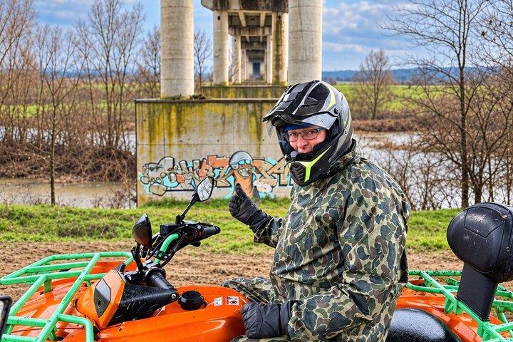 ブカレスト近郊の半日 ATV ファン ツアー