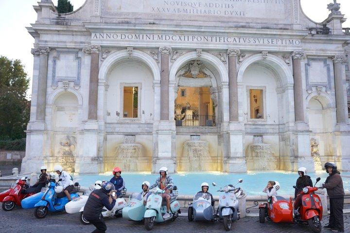 Explore Roma como Emily em uma Vintage Vespa Sidecar Adventure