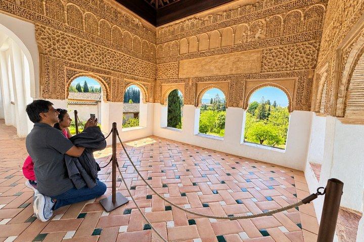 Hoppa över kön Alhambra och Nasrid Palaces Privat rundtur