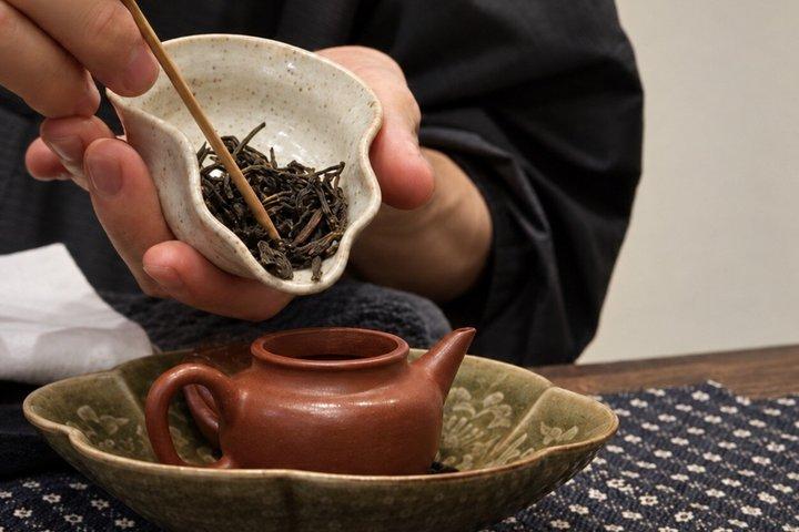 Busan: Join a Tea Ceremony & Create a Calligraphy Memento