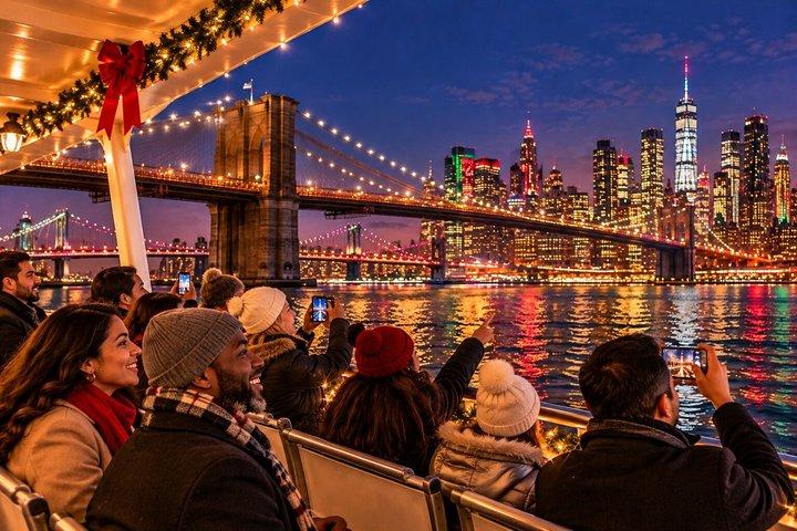 NYC クリスマスハーバークルーズ:サンタ、甘いお菓子とホリデーの景色