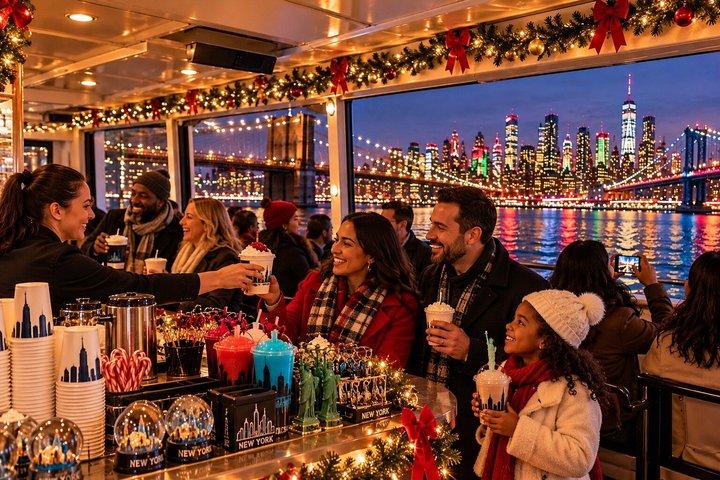 NYC クリスマスハーバークルーズ:サンタ、甘いお菓子とホリデーの景色
