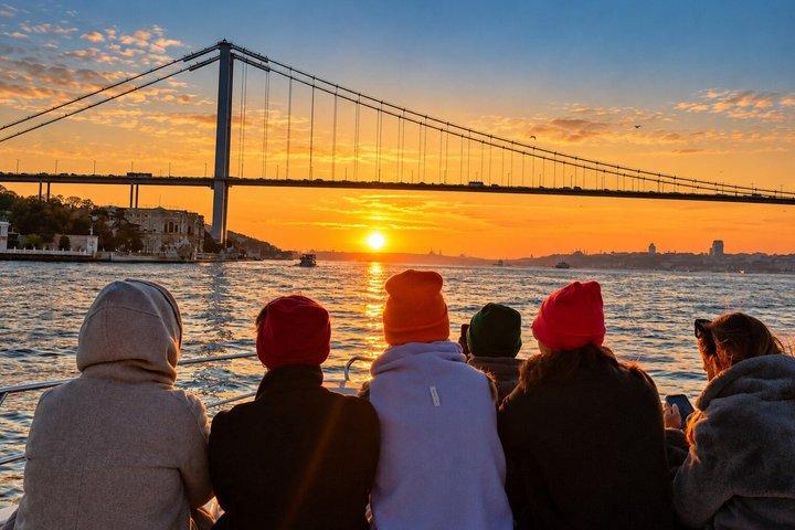 Istanbul Bosphorus Sunset Cruise com iate de luxo