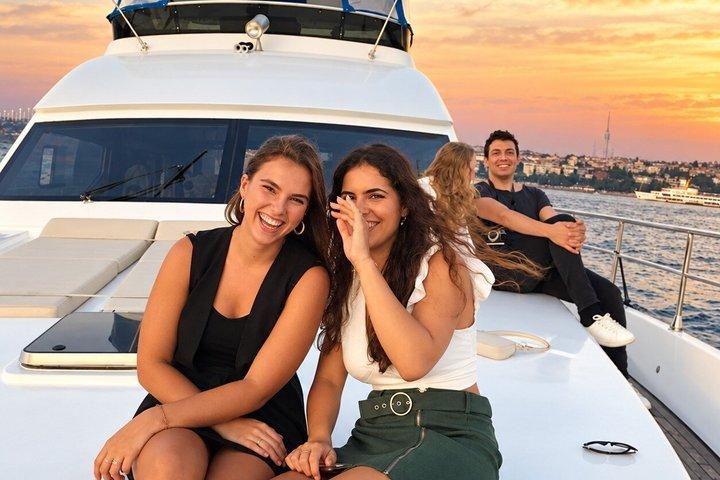 Istanbul Bosphorus Sunset Cruise com iate de luxo