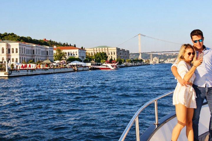 Istanbul Bosphorus Sunset Cruise com iate de luxo