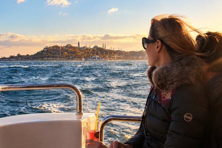 Istanbul Bosphorus Sunset Cruise com iate de luxo