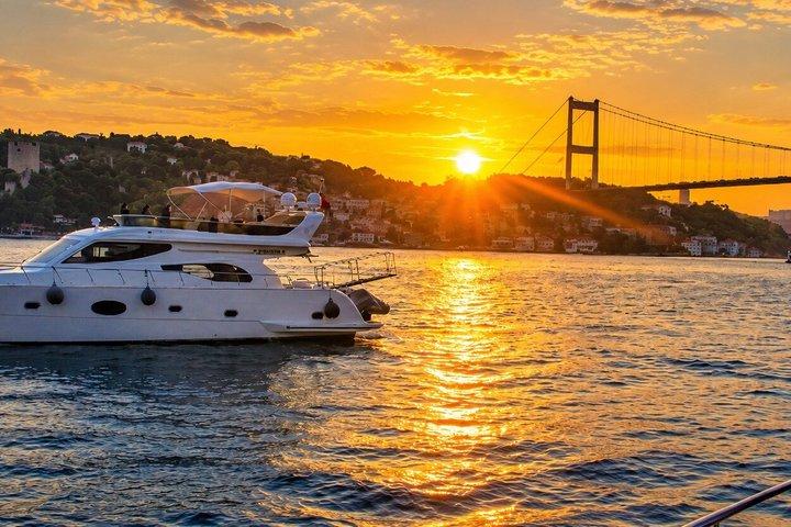Istanbul Bosphorus Sunset Cruise com iate de luxo