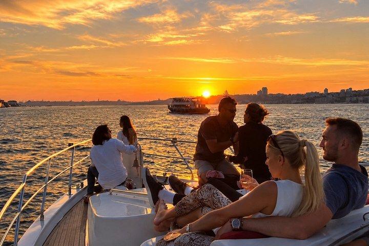 Istanbul Bosphorus Sunset Cruise com iate de luxo
