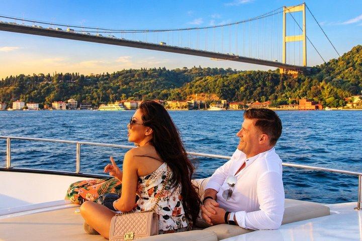 Istanbul Bosphorus Sunset Cruise com iate de luxo
