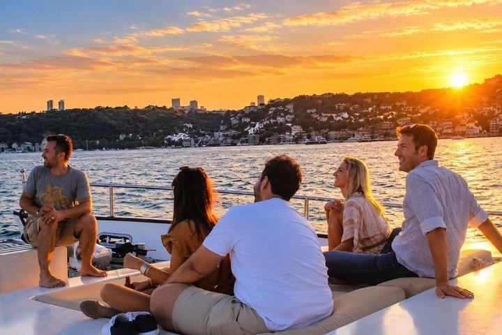 Istanbul Bosphorus Sunset Cruise com iate de luxo