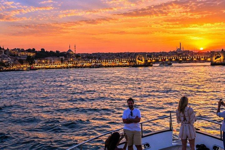 Istanbul Bosphorus Sunset Cruise com iate de luxo