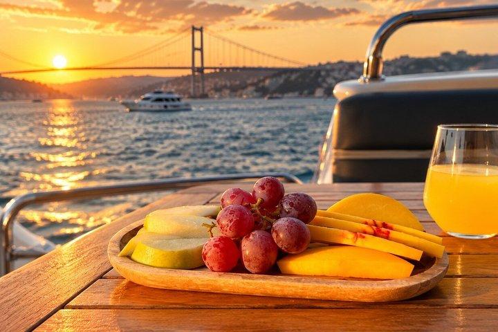 Istanbul Bosphorus Sunset Cruise com iate de luxo