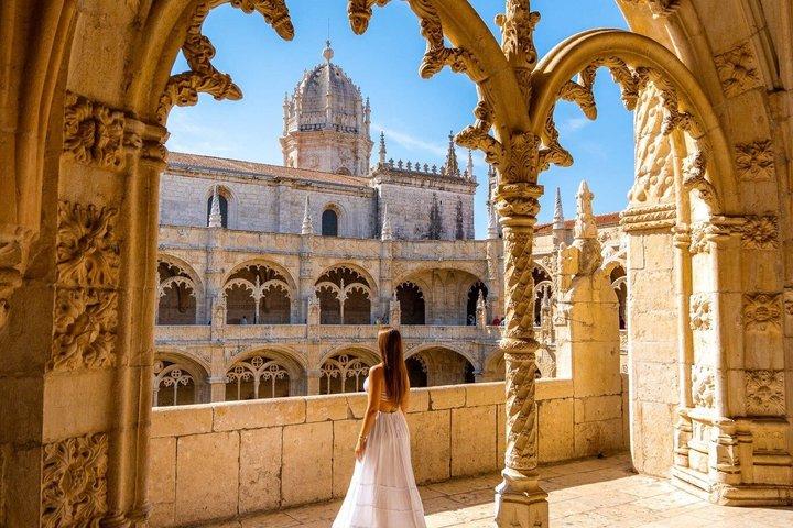 Lisbon Tuk Tuk City Tour: Old Town Highlights with Hotel Pickup
