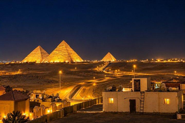 Hurghada: Cairo 2-Day Tour with Luxury Pyramids View Stay