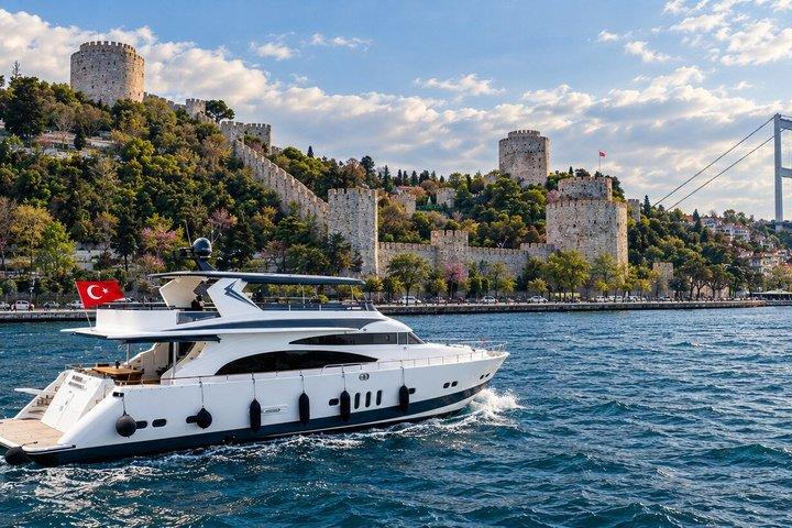 Istanbul Luxury Bosphorus Yacht Cruise with Asian Side Stop