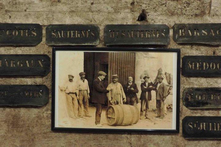 Visita ao Museu do Vinho e do Comércio de Bordeaux com degustação de vinhos