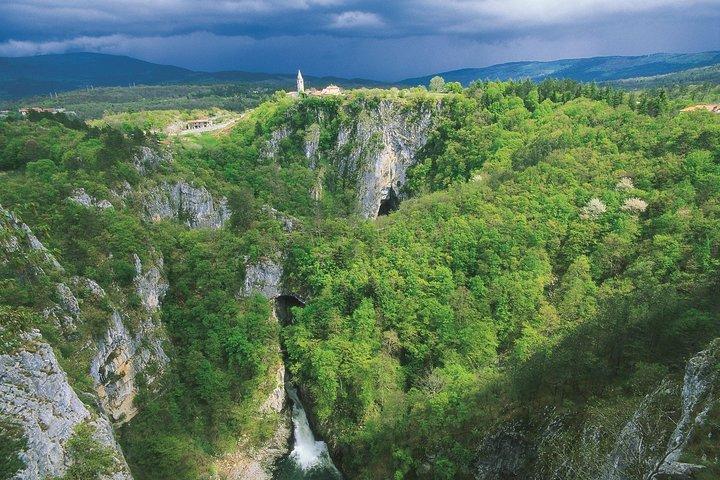 Cavernas de Škocjan e a cidade de Piran de Ljubljana
