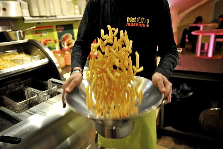 Bruges : Frietmuseum : フライドポテトの歴史を知る